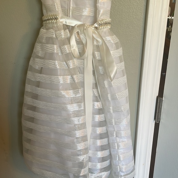 Girls white dress - Picture 5 of 7